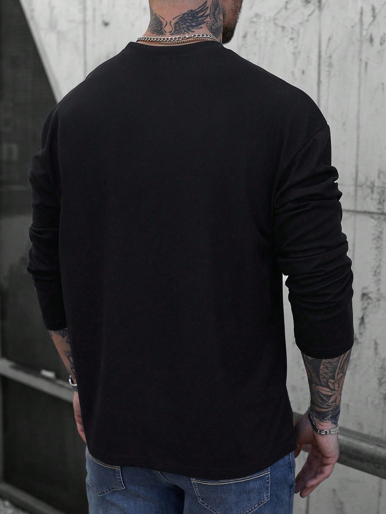 Camiseta CasualCool Black Retro Manga Longa