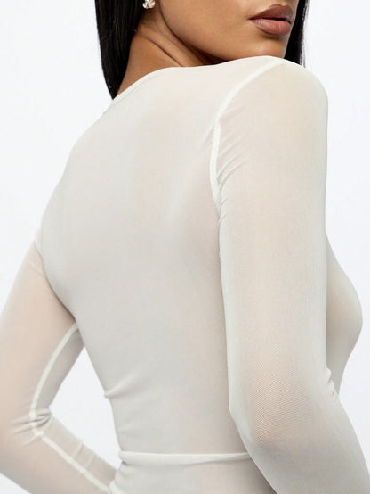 Camiseta Ajustada de Mangas Longas e Gola Redonda em Tela