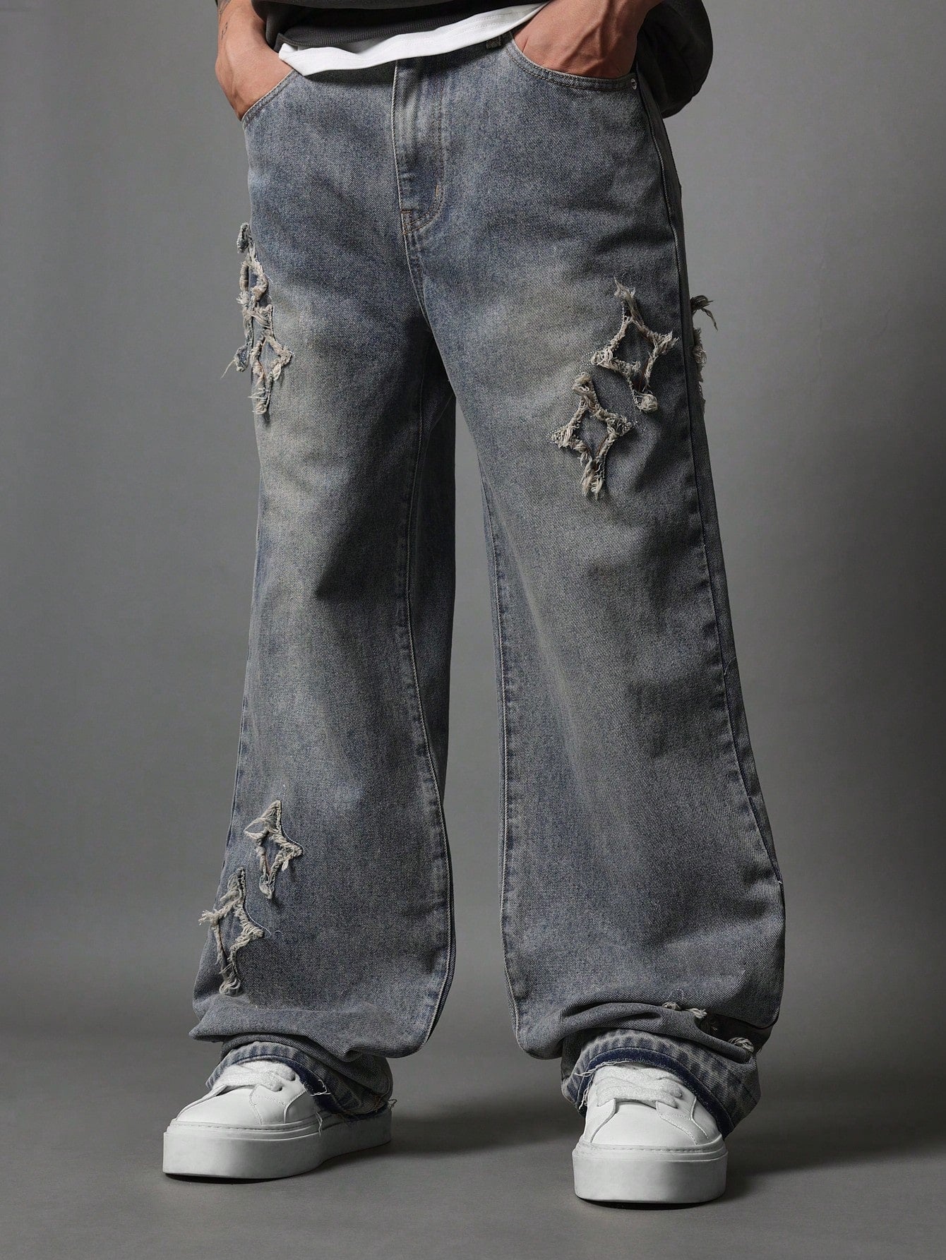 Calça Denim Solto com Aplicação Stars