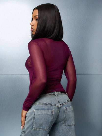 Camiseta Ajustada de Mangas Longas e Gola Redonda em Tela