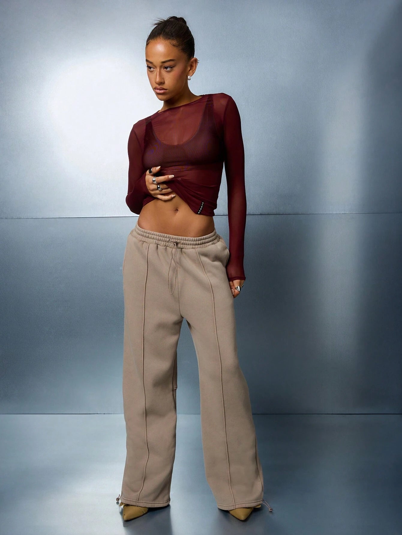 Camiseta Ajustada de Mangas Longas e Gola Redonda em Tela